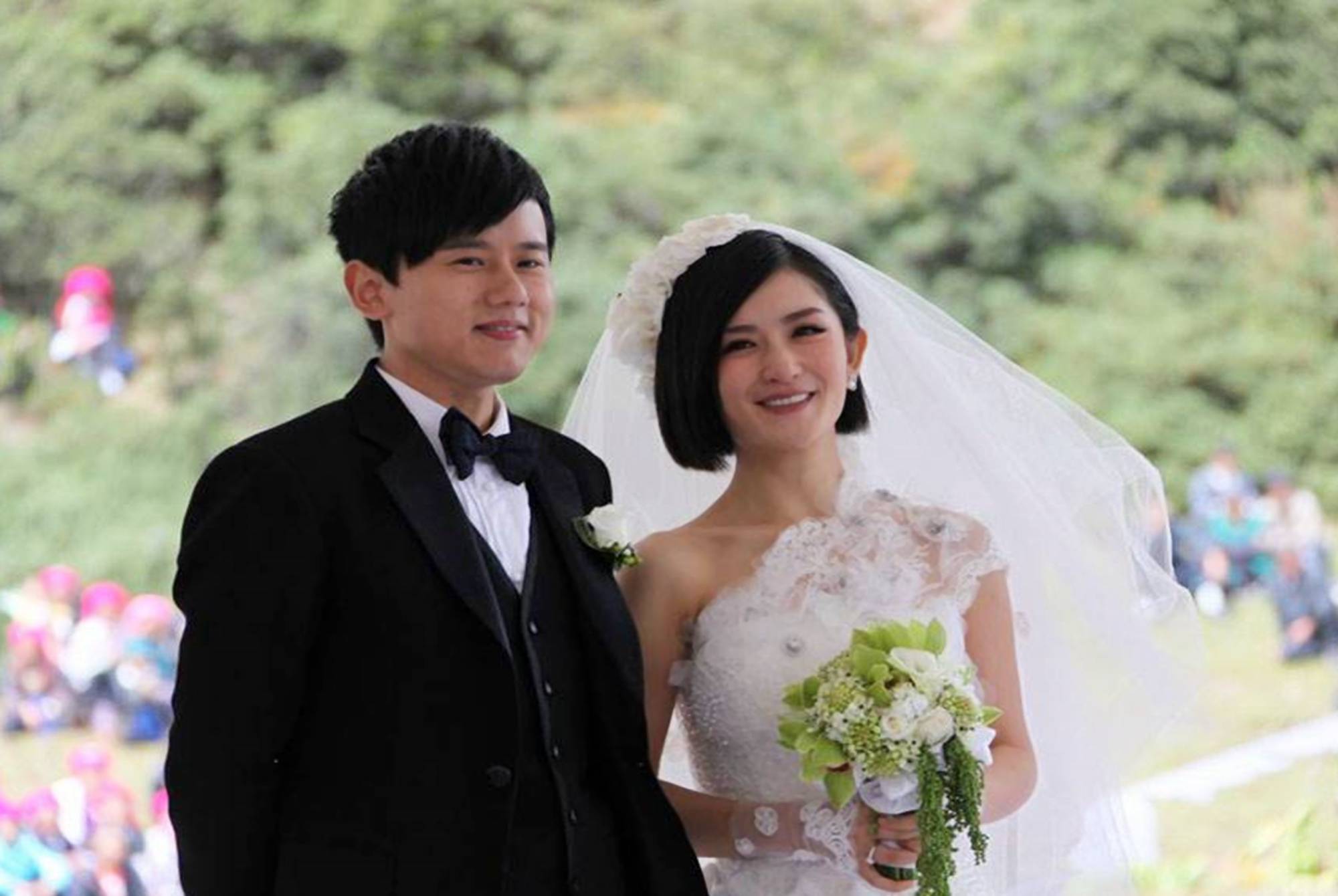 谢娜张杰结婚9周年晒合照,双胞胎太吸睛:为啥不穿一样的衣服?