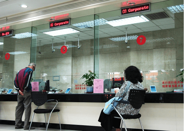 原创平时在各银行窗口取出钱后有必要再过手清点一遍吗