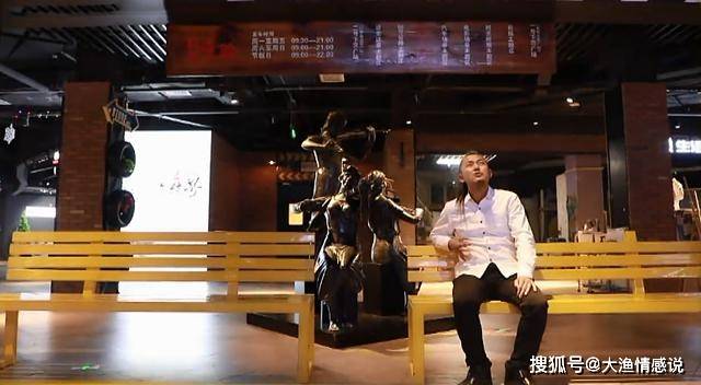 因初恋他成"断手"魔术师,她订婚他结婚,错过12年后他:在一起_韩晓峰