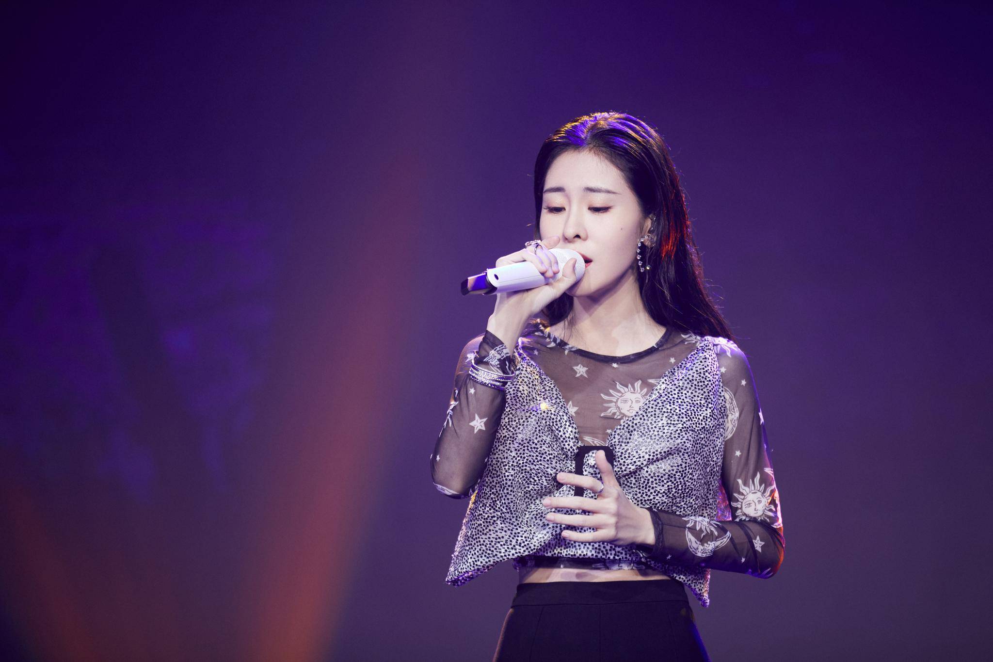 张碧晨首发热血满满的弟弟们明星经理人送热水袋欢乐多