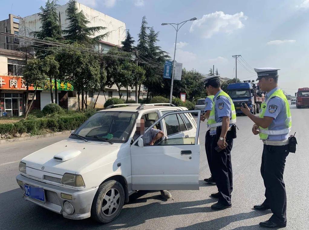 臨沂一男子喝了2兩白酒駕駛報廢車上路,不料被交警查個正著!