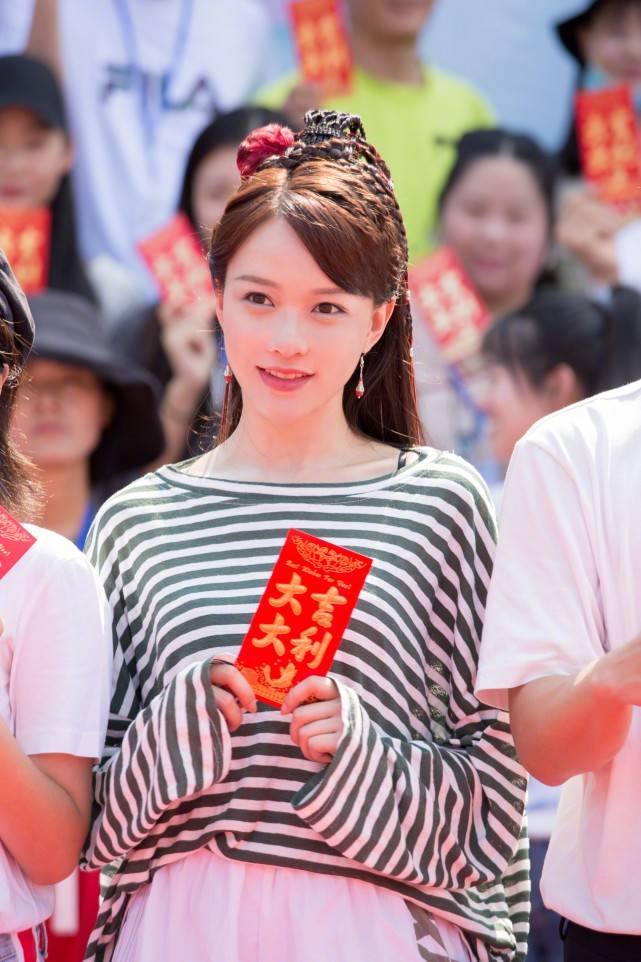 原创中国第一嫩模黄一琳32岁依旧童颜难怪和各种男星传绯闻