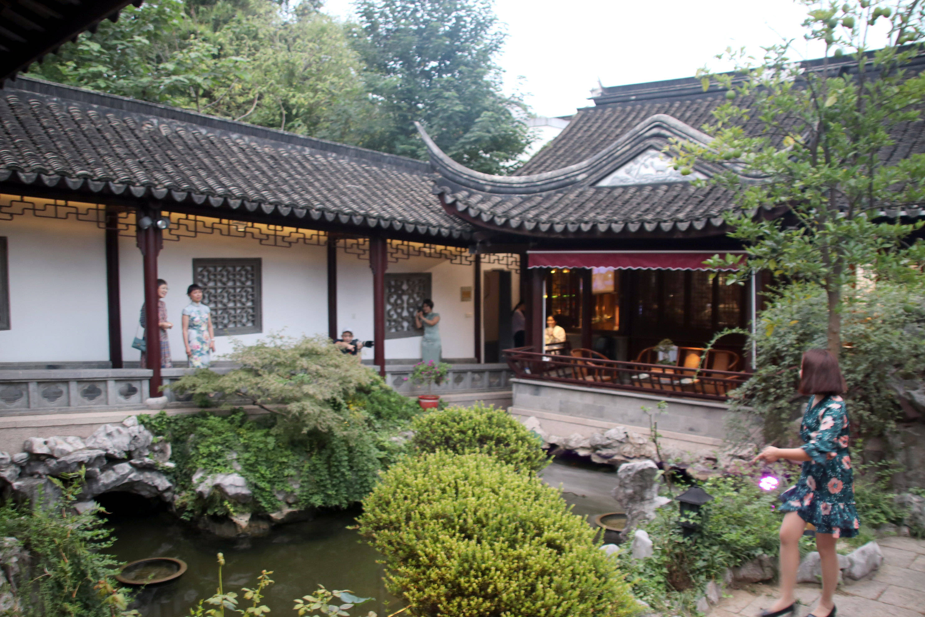 苏州溪润园打造成地道的园林盆景主题苏式民宿