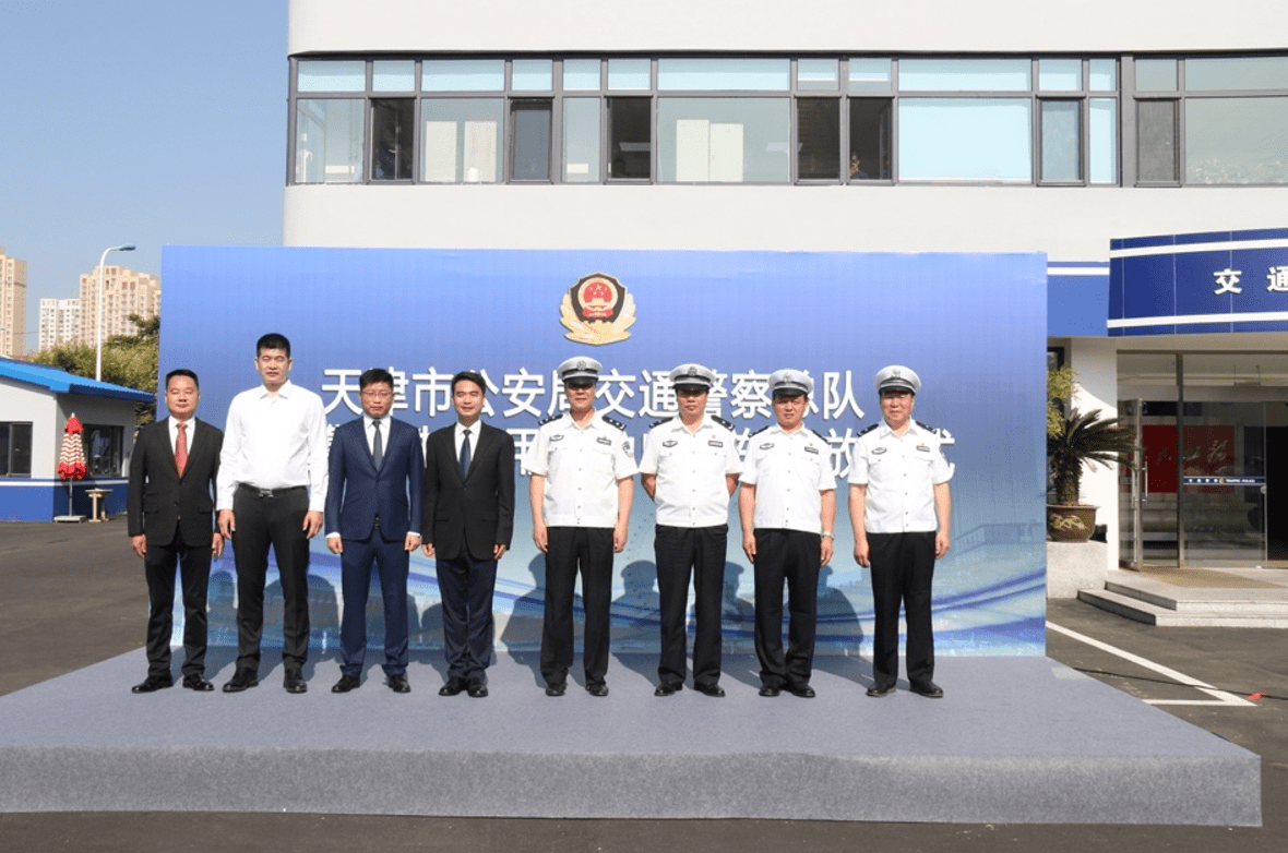 天津交警杨鋆昊照片图片