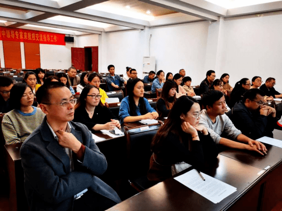 边城高级中学举行"青蓝工程"师徒结对签约仪式