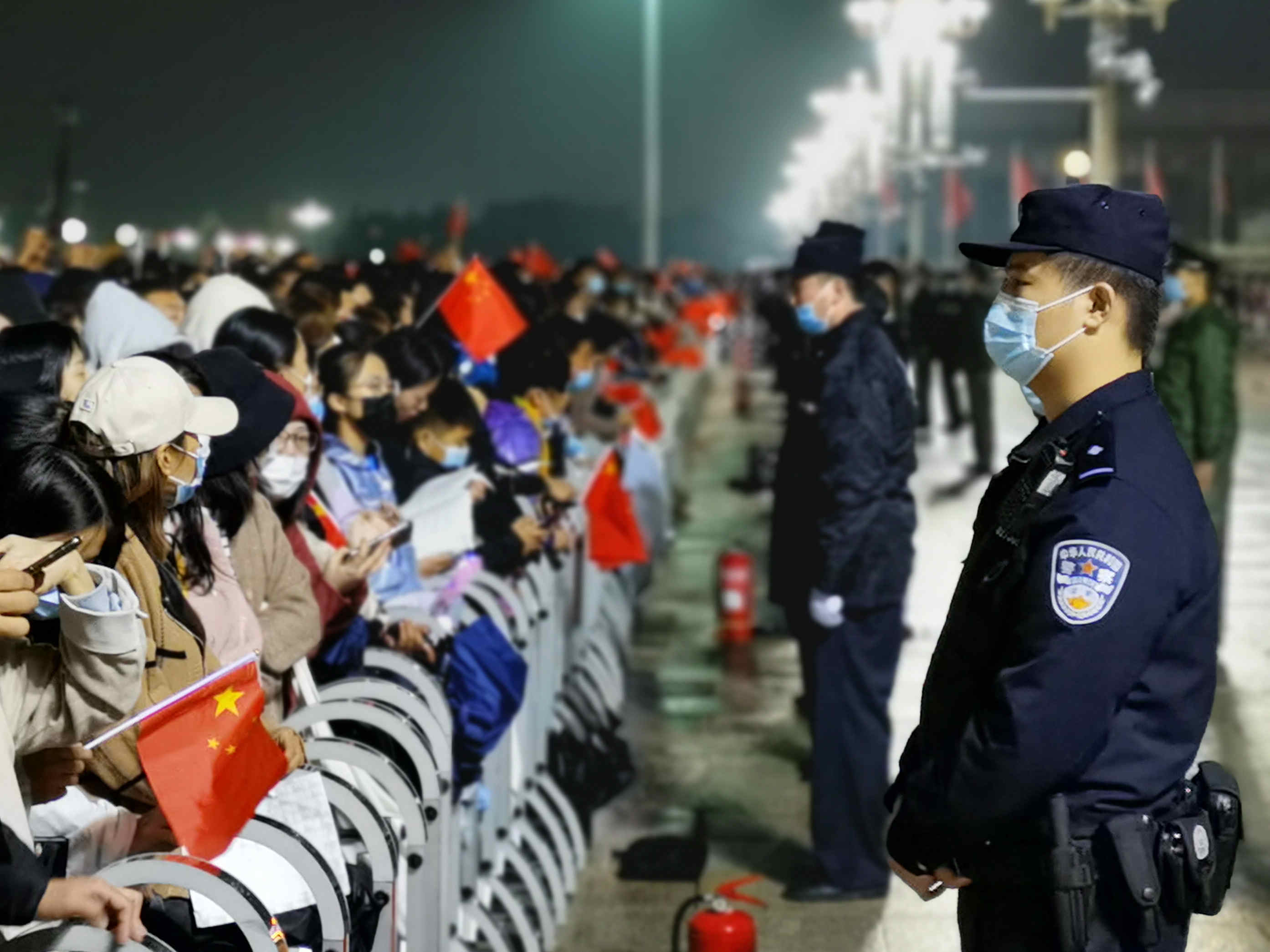 北京警方圆满完成十一天安门广场 升国旗仪式安保工作