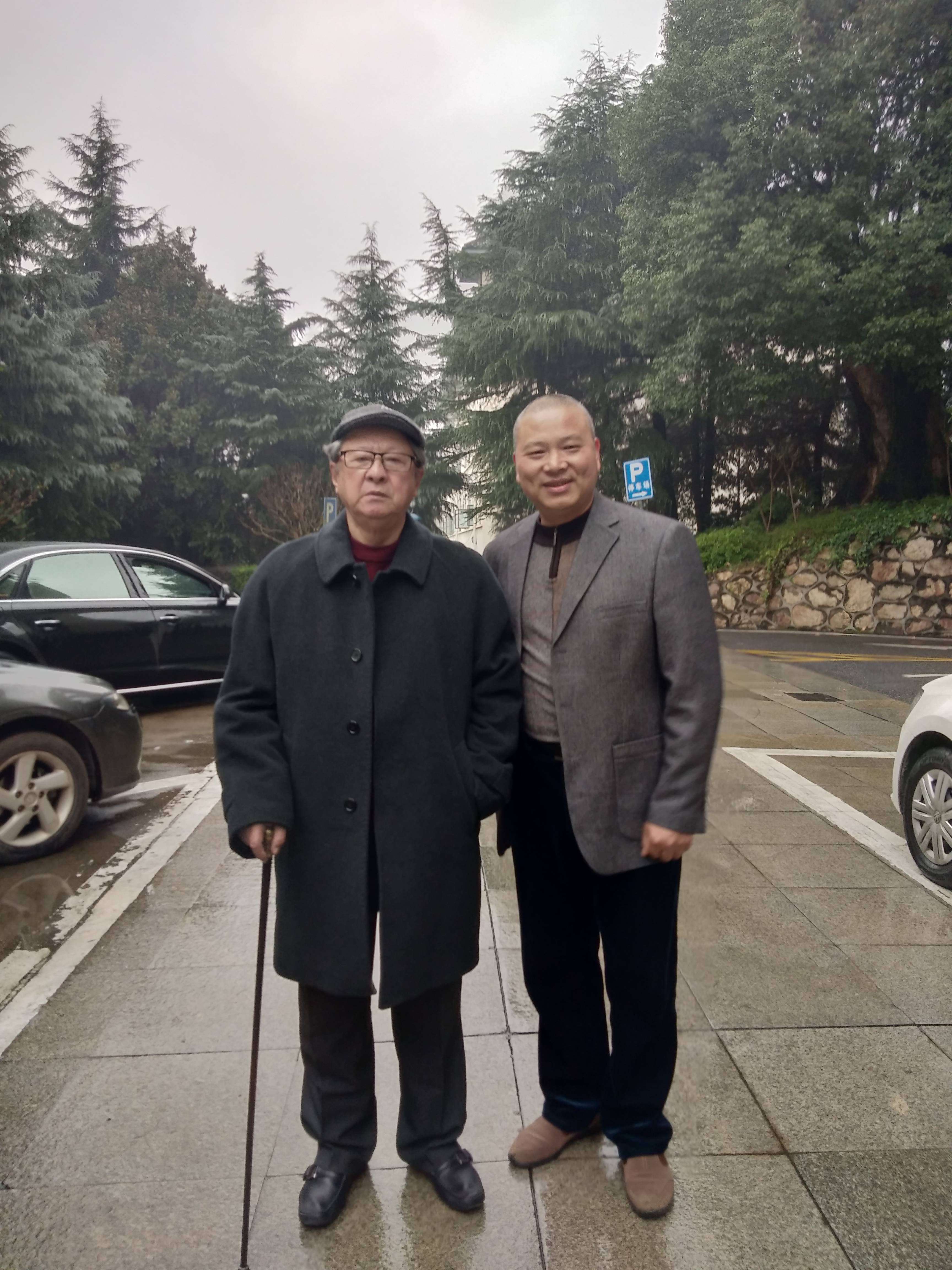 杨健和李宝林老师在一起