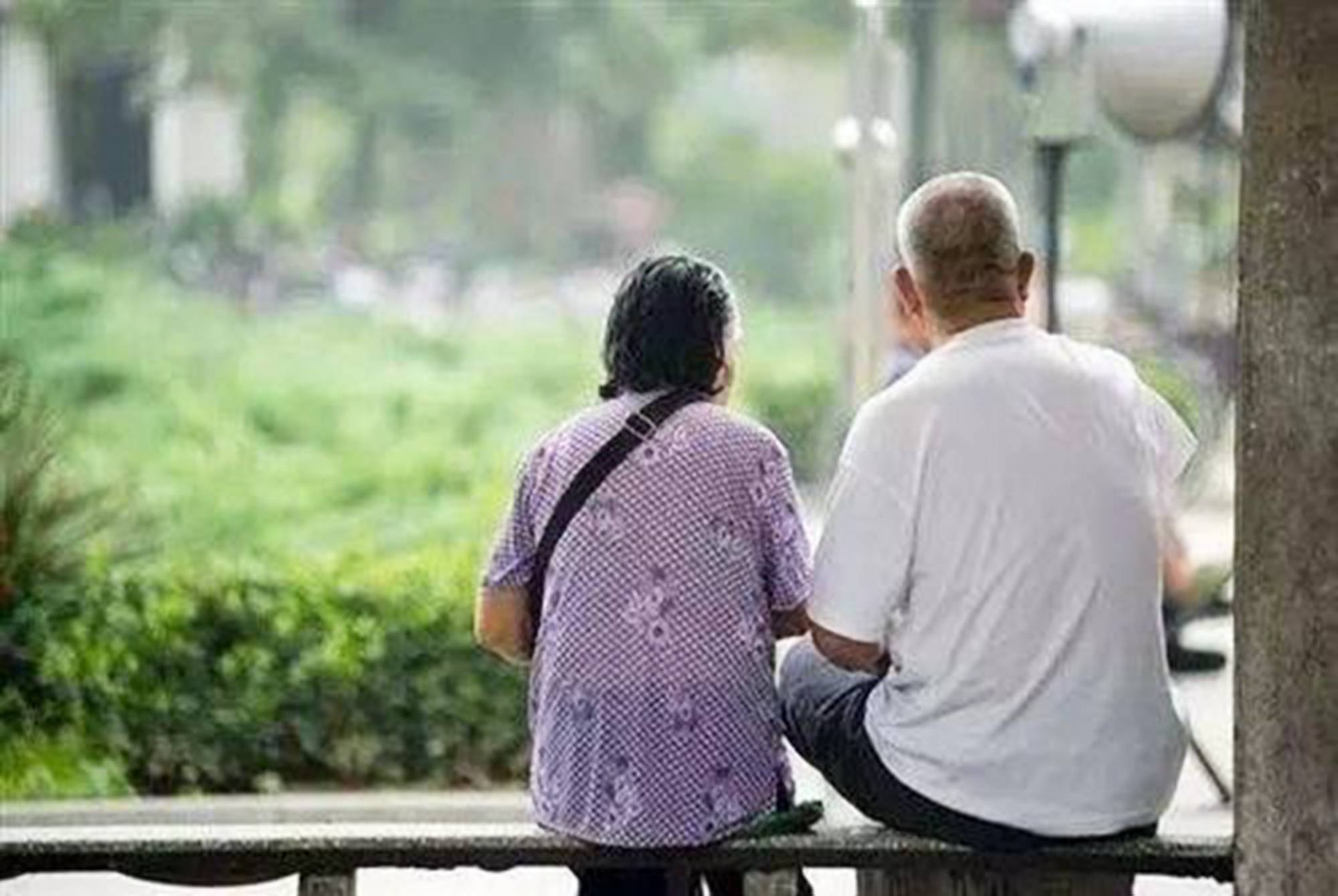 原创儿女长大后会惩罚重男轻女的父母早知如此何必当初太讽刺