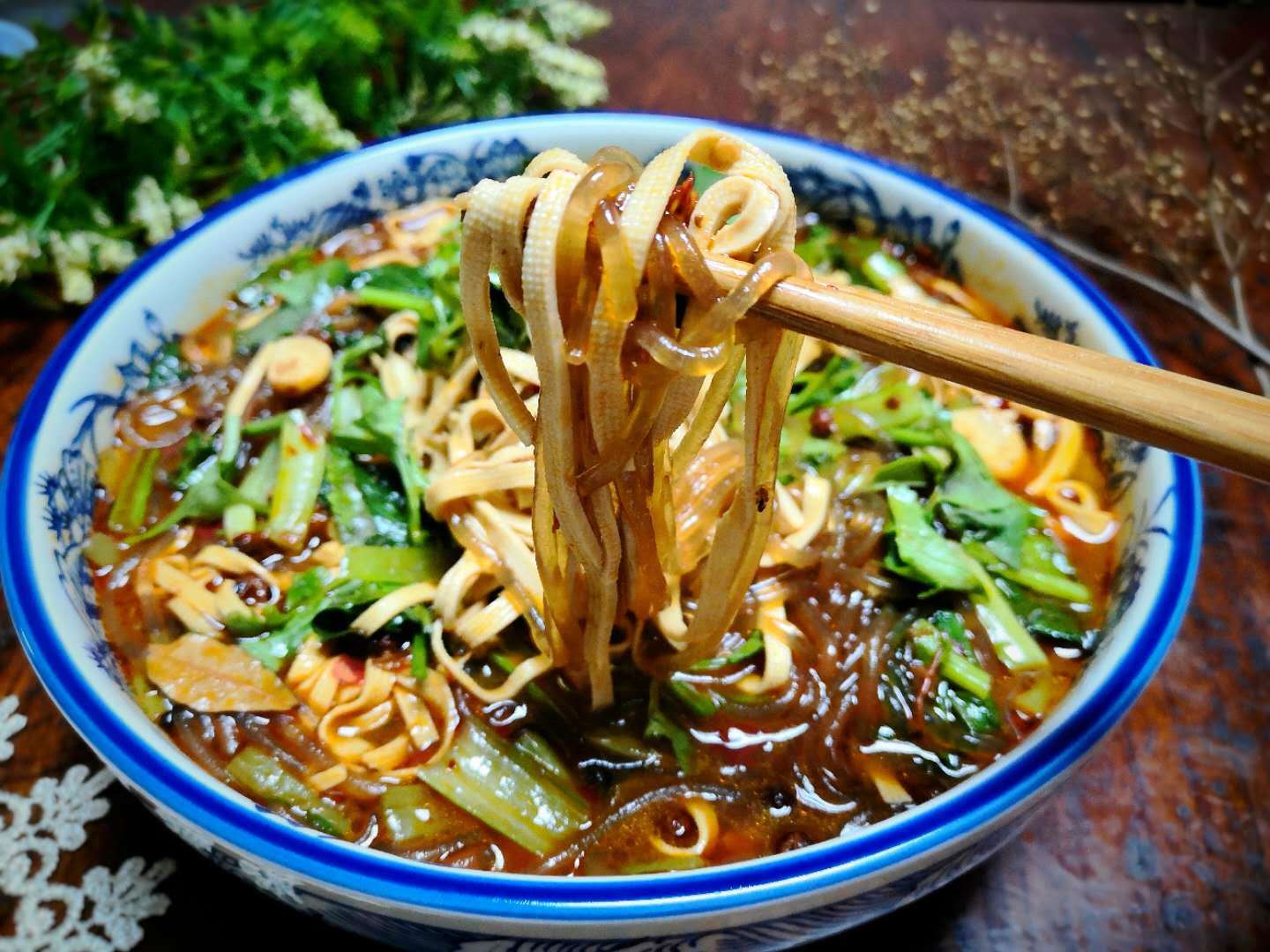 原创豆腐皮和粉条秋天这样吃实在太香了可以配饭吃还能当主食