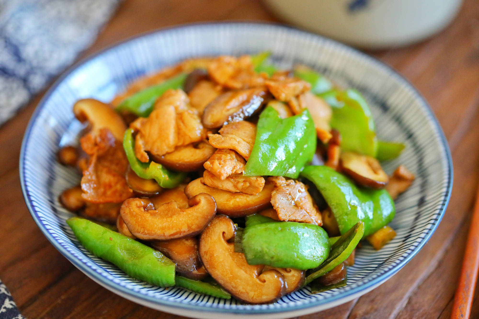 如何挑选好香菇,商贩自己都不吃这种,储存好了一年都不会坏_肉片