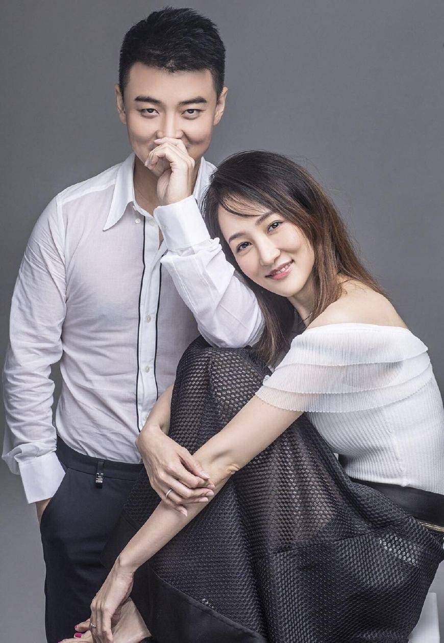 原创王皓娇妻闫博雅近况曾因热舞引发婚姻危机回归家庭成晒娃狂魔