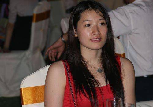 前游泳冠军罗雪娟近况,退役后拿到硕士学位,如今育有一子_手机搜狐网