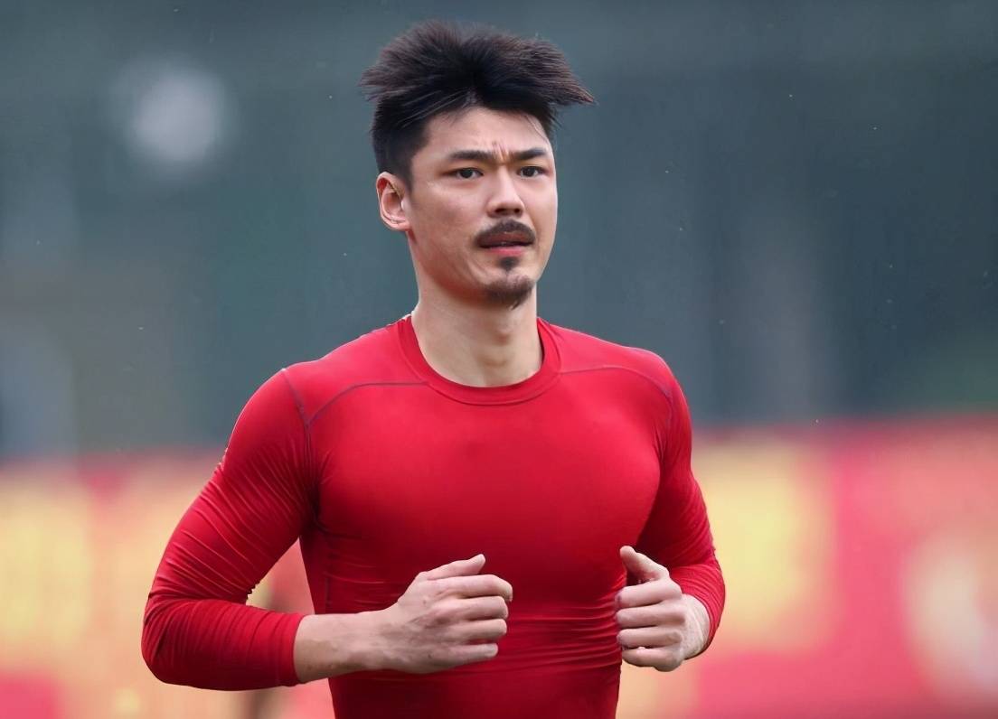 谁是1号国门:上海滩双雄pk,恒大门神或因一劣势失利_曾诚