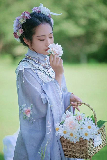 汉服如何穿出汉洋折衷感这几件百搭单品不能少随意配尽显高级优雅气质