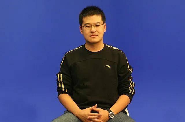 杨毅在篮球解说圈什么地位,真是泰伦卢?杨毅:我是行业内的詹皇