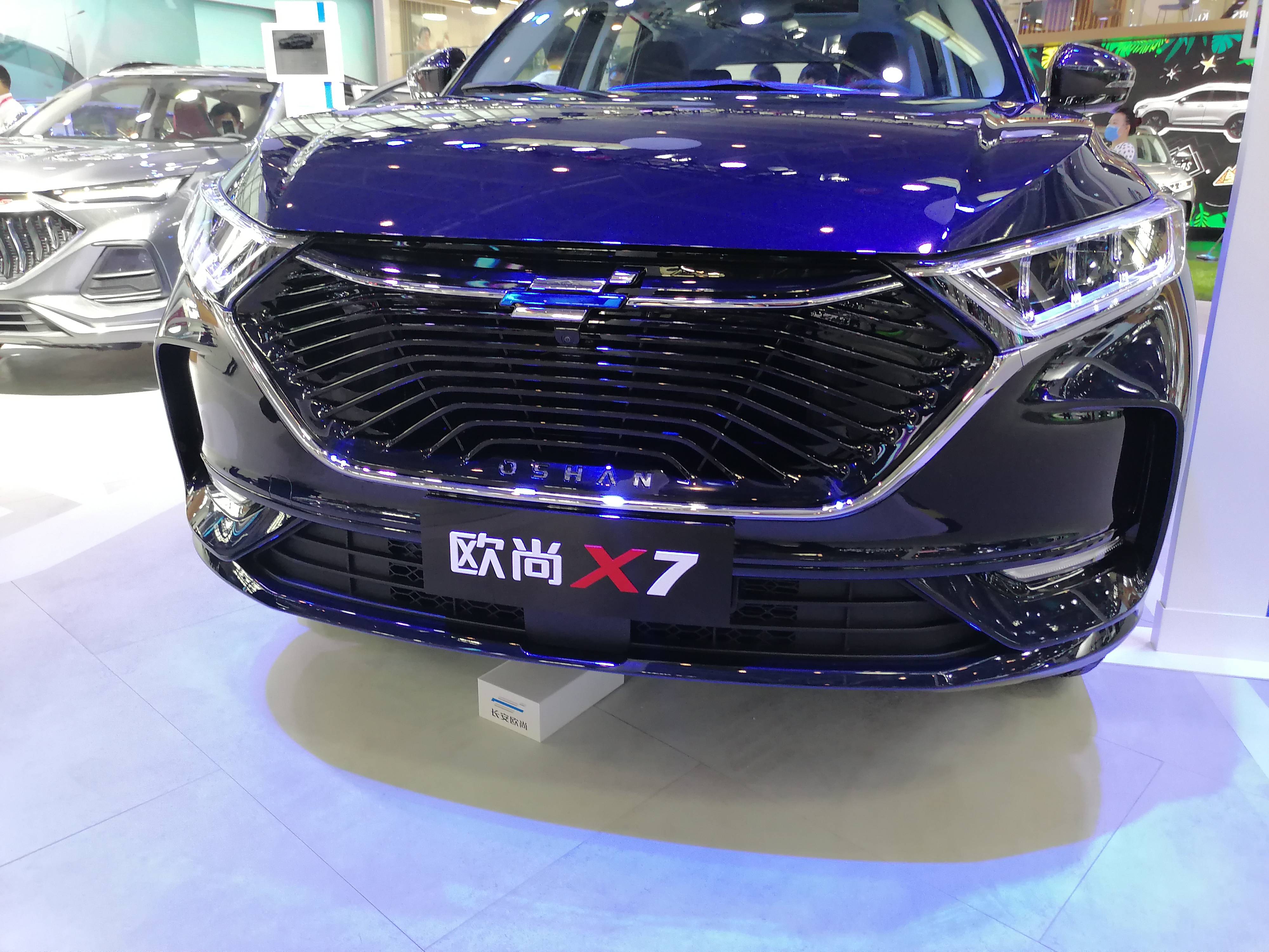 北京车展实拍长安欧尚x7亮相起售价777万搭载蓝鲸发动机