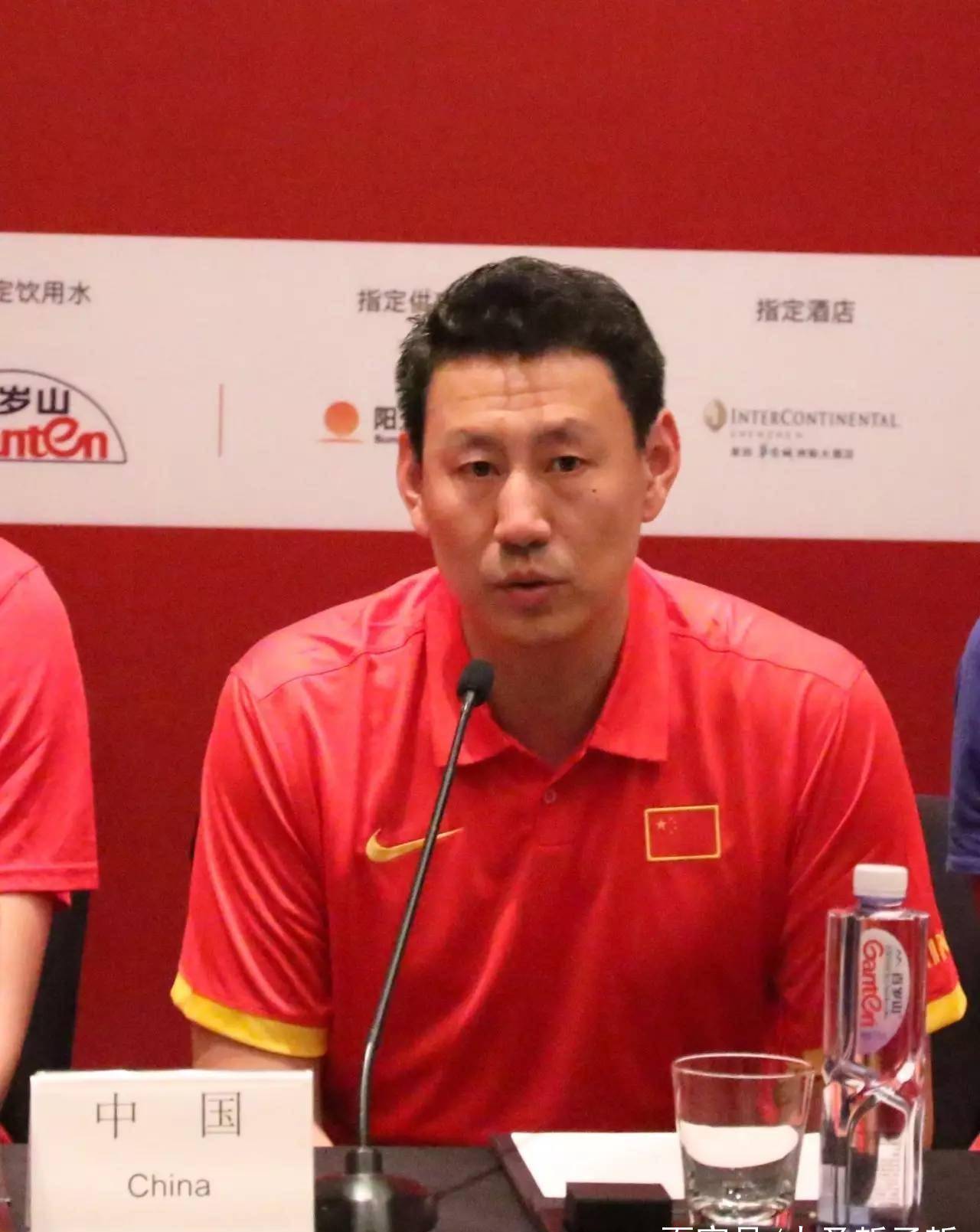 男篮功勋李楠近况,任国家队主帅,16岁儿子高2米11,愿为国效力_篮球