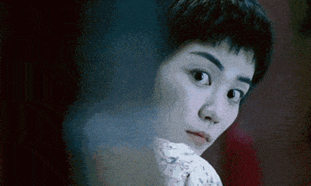 王菲在《重庆森林》里面这一回望堪称该剧最为惊艳的一笔.