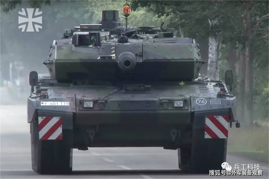 最强豹-2坦克登场!战斗力有多逆天?_手机搜狐网