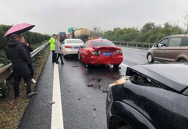 原创都要返程了怎么高速还在堵这根本不是人多车多惹的祸