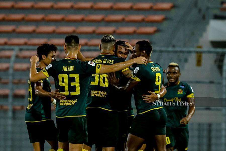 红鹰队正在争夺第二名