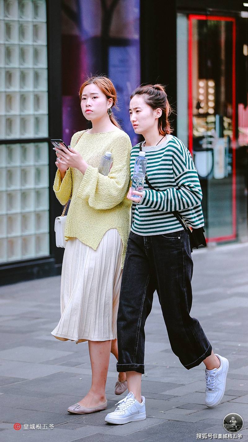 街拍时尚是非常宽泛的没有人会限制你有什么想法