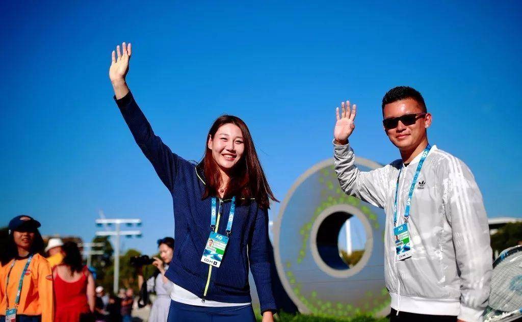 段莹莹和自己的老公认识已经三年了,在一场朋友聚会上,两个人一下子就