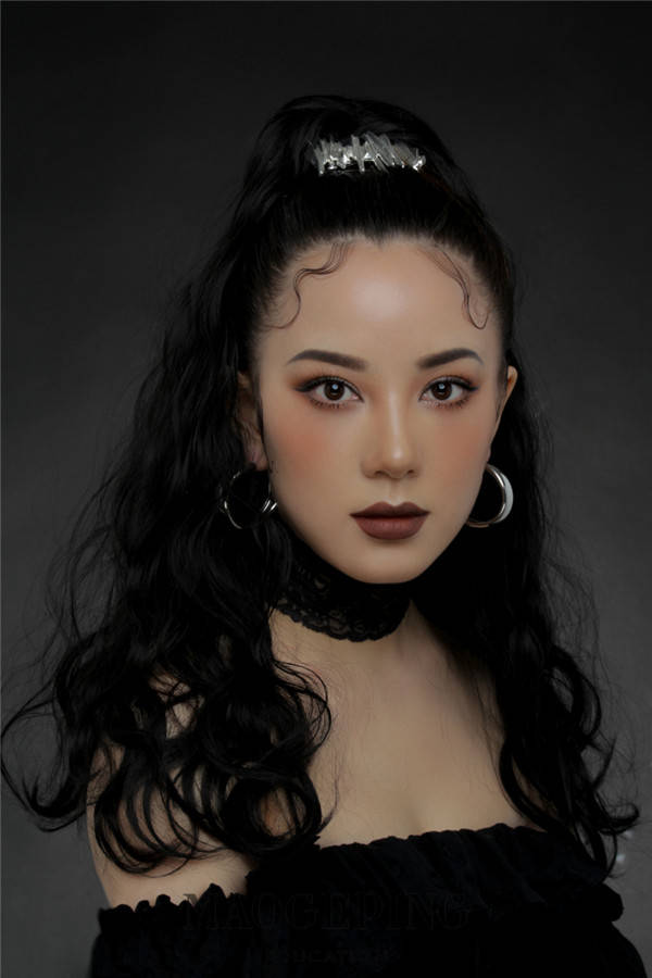 高级感十足的摩登复古妆容,简直美到犯规.