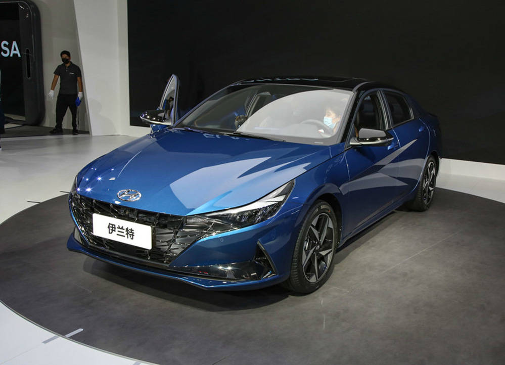 新一代伊兰特亮相,外观霸气犀利,内饰年轻时尚,10.98万起_手机搜狐网