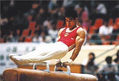 55岁李宁现状,身价超过100亿,事业生活双丰收