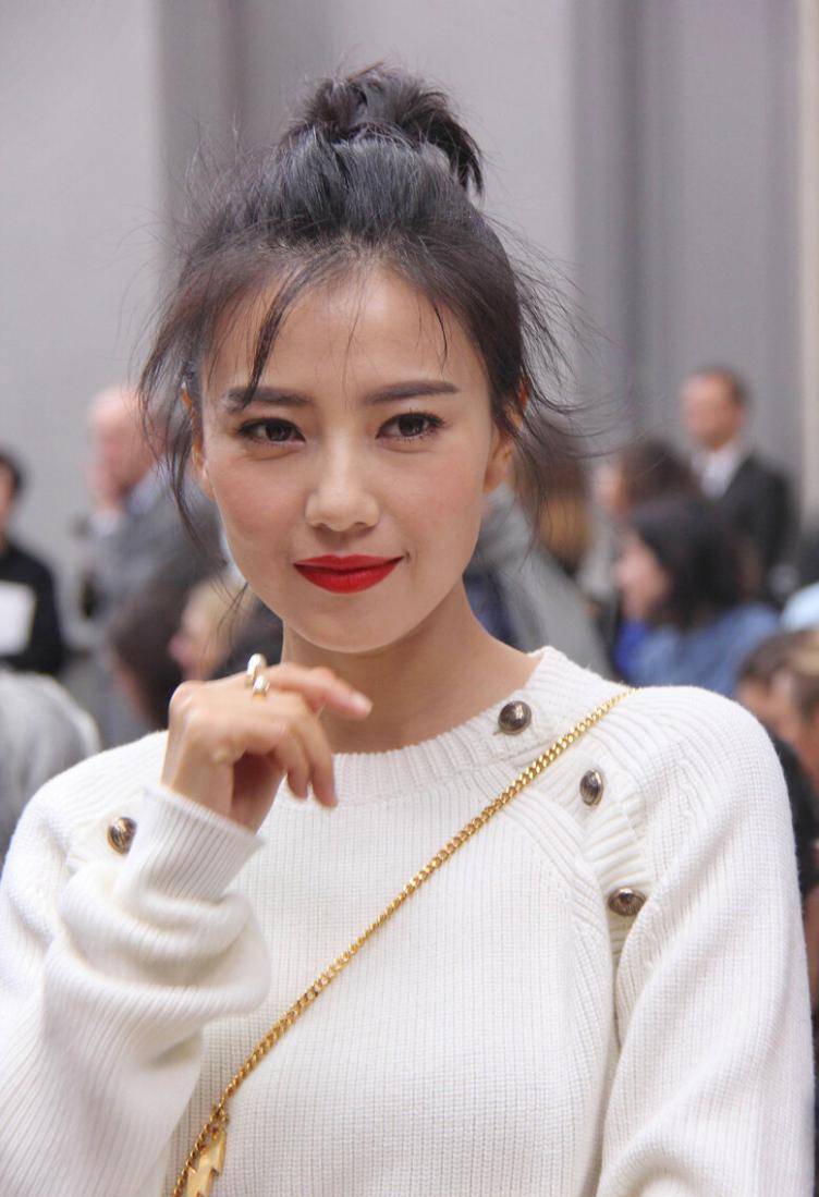 真的被高圆圆的冻龄骗了,生图造型下皱纹明显,但气质仍旧很高级_手机