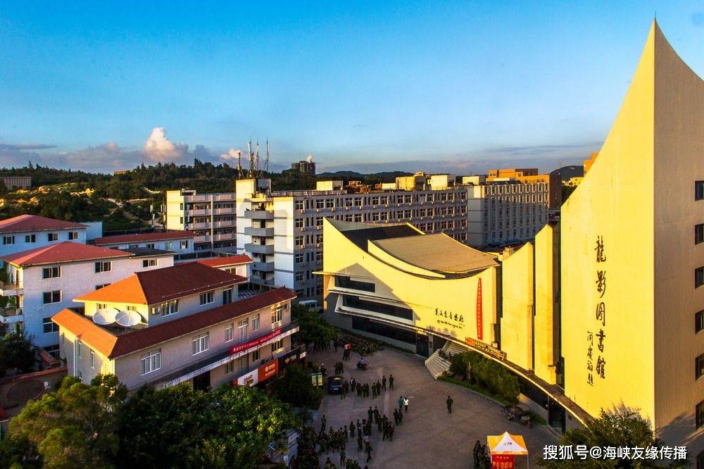 华光学院迎接新生——带您空中游览我们与众不同,我们不一样!
