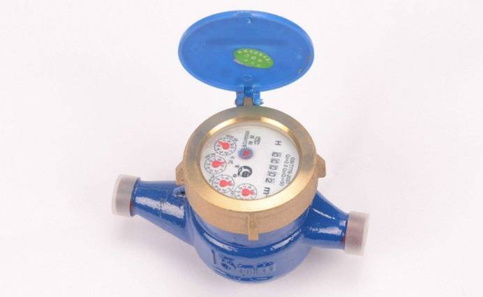 换了新水表,水费暴增?抄表员却说正常,原来这里有猫腻!