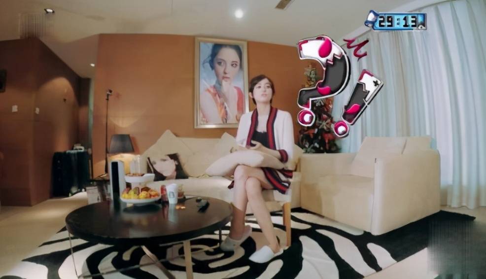 参观演员古力娜扎的家把自己照片挂客厅中间太会自我欣赏了