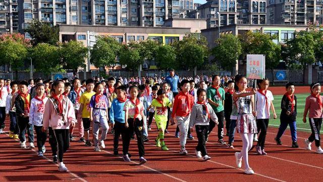 江苏省南通市小海小学召开第十届田径运动会