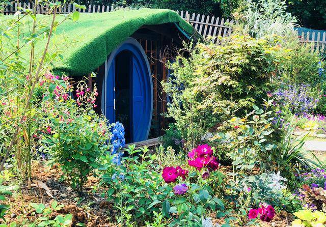 大草坪烤全羊公司培训的会议室真人cs目前还新建了二期花园,伊亚plus