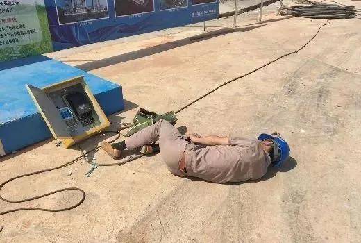 水电工就是杂工杂工等于水电工电死正常