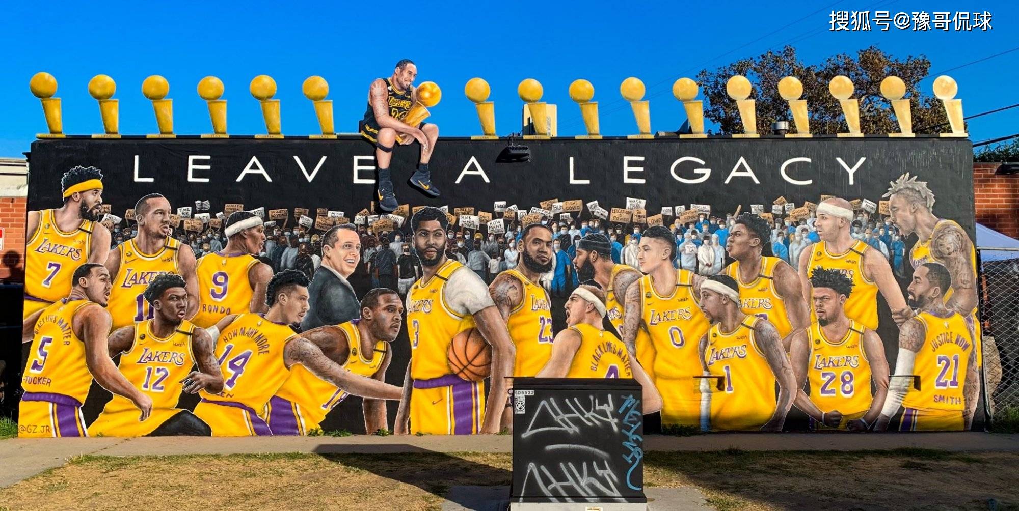 壕无人性湖人球迷购买力太疯狂美女老板发财了科比你知道吗