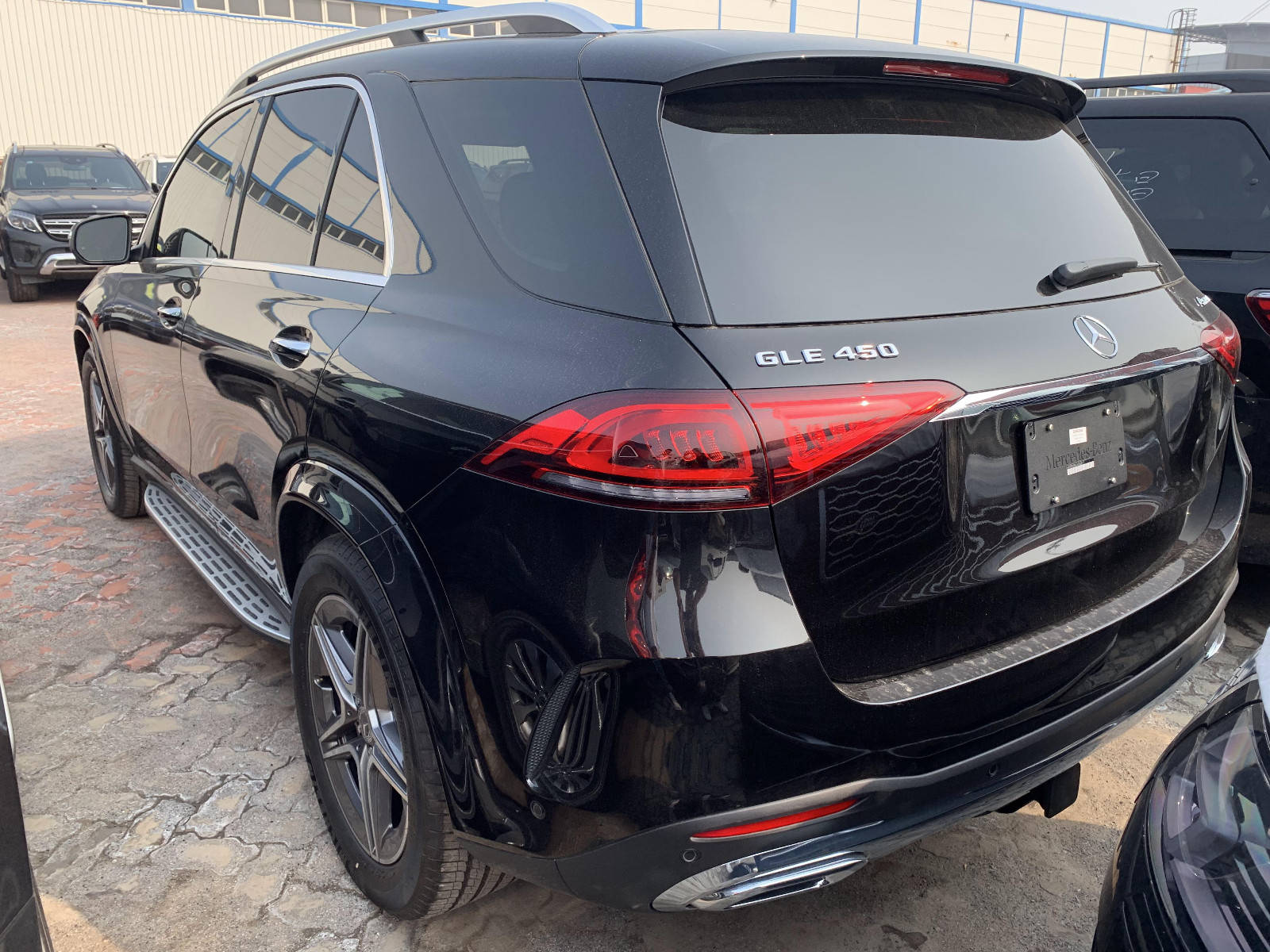 20款奔驰gle450轴距的加长使得新一代奔驰gle的乘坐空间得以提升,第二