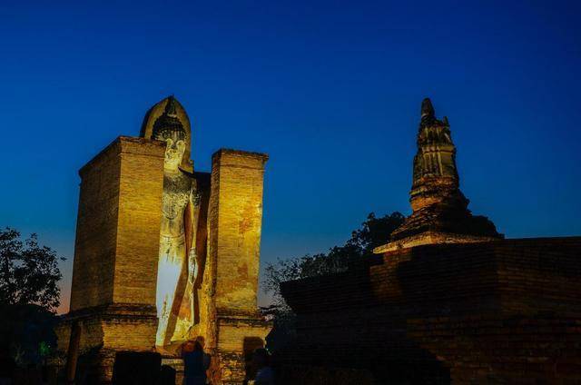 泰国这个只存在200多年的王朝，竟留下众多遗产，古城墙都有三重