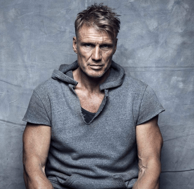 史泰龙好友,62岁龙格尔与25岁女友订婚,爷孙恋开花结果_手机搜狐网