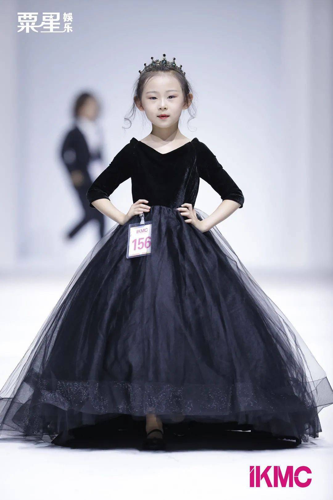 少年组年度超级童模228号王奕欣少年组礼服组冠军214号汤瑷返回搜狐