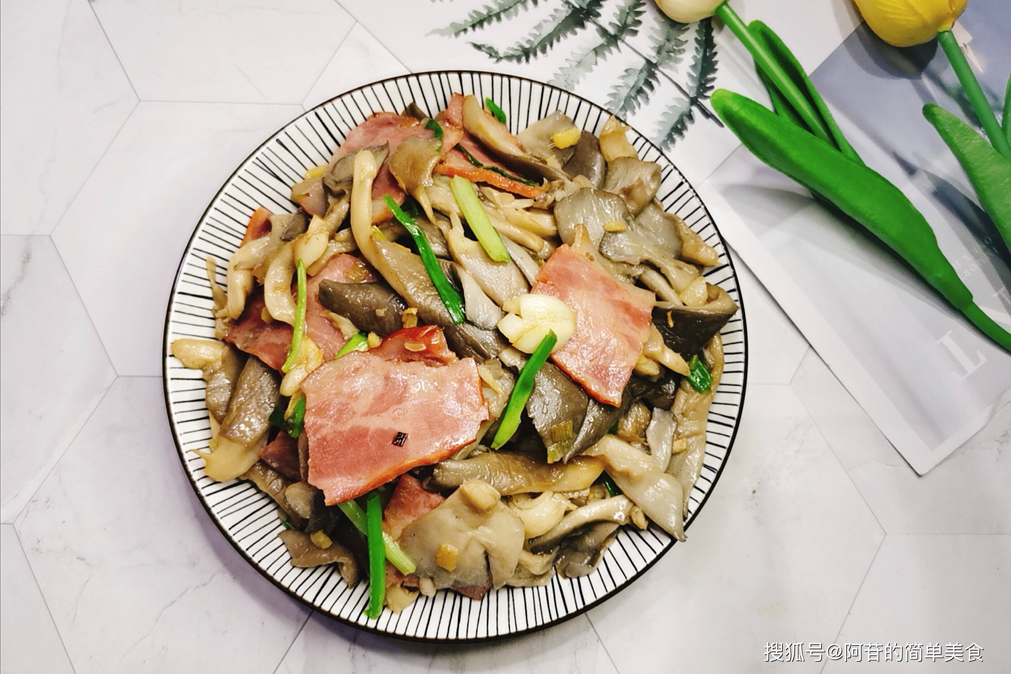 西式培根炒蘑菇,这样搭配非常好,风味独特,的确好吃_手机搜狐网