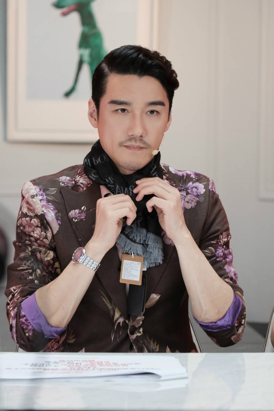 胡兵"第五空间舱"再度开舱 20年前西装诠释绅士型格