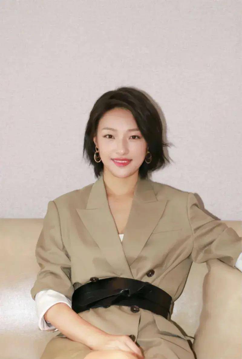 她被张艾嘉赏识,如今又演最美女村官,多面演技备受肯定_郎月婷