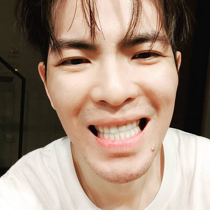 7位男星自拍照公开,肖战有练过,罗云熙美,邓伦拍出少女感