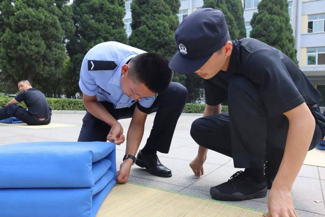 铁道警察学院军训图片