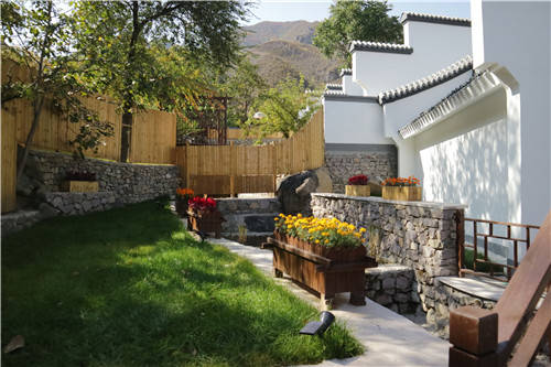 通过专家进店指导,将进一步规范涞水县旅游民宿行业发展,引导旅游民宿