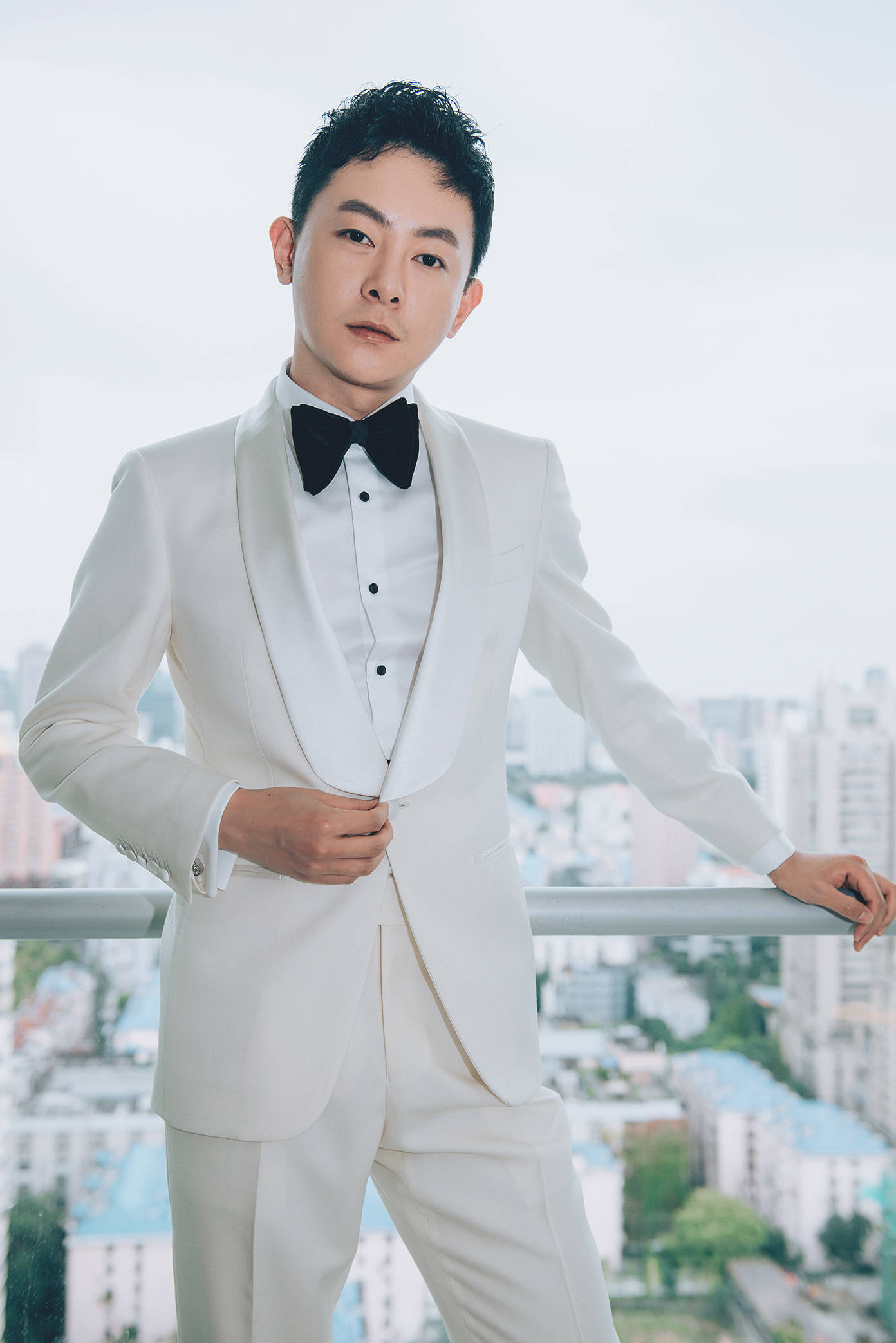 张皓然获“芭莎年度卓越魅力艺人”奖被李佳琦连赞有品位_晓美乐乐_新浪博客