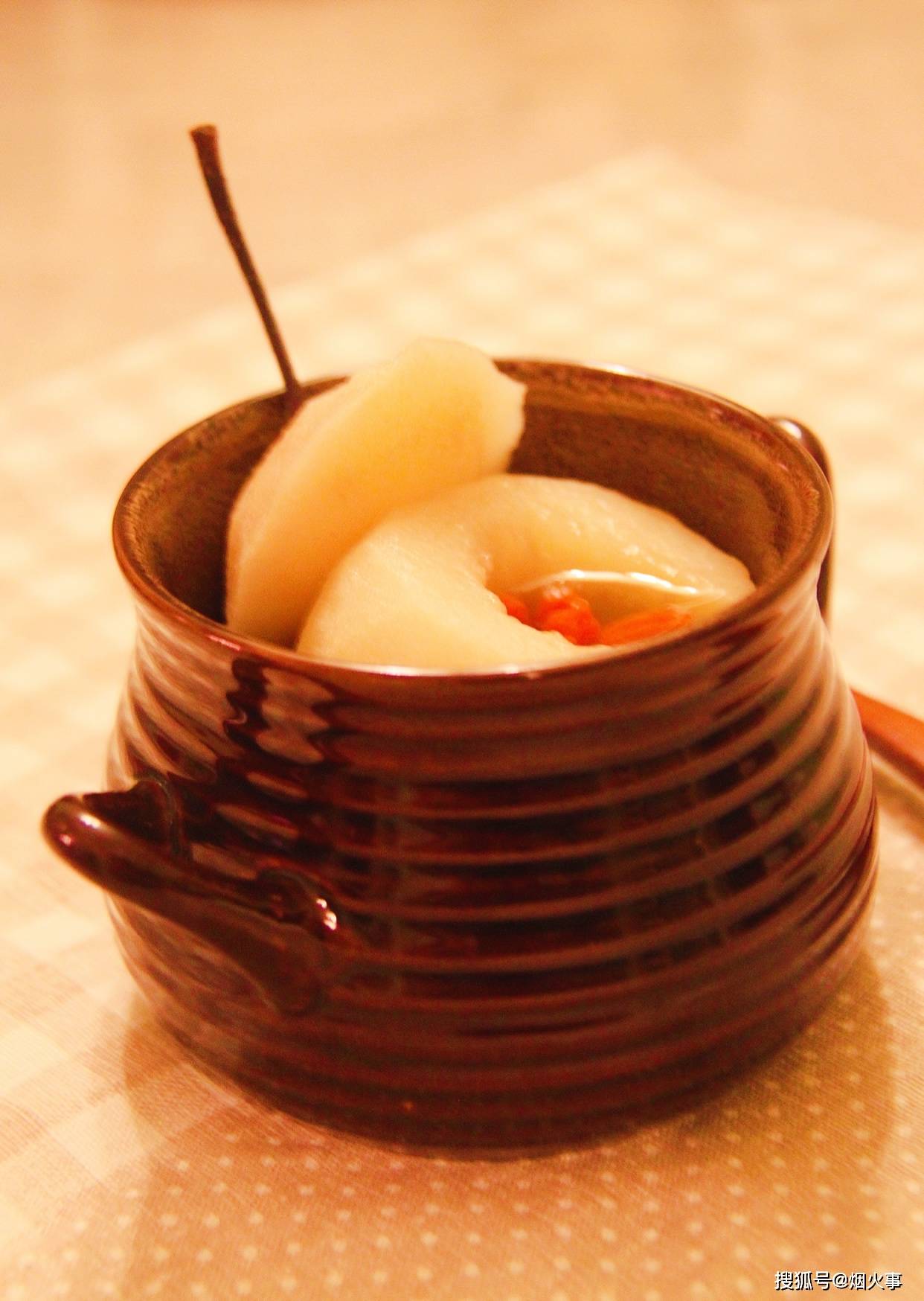 炖冰糖雪梨,直接下锅是不对的,多做一步,软糯清甜,营养不流失_饮水